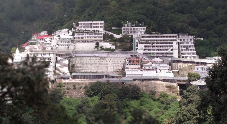 vaishnoDevi_with_kashmir-1
