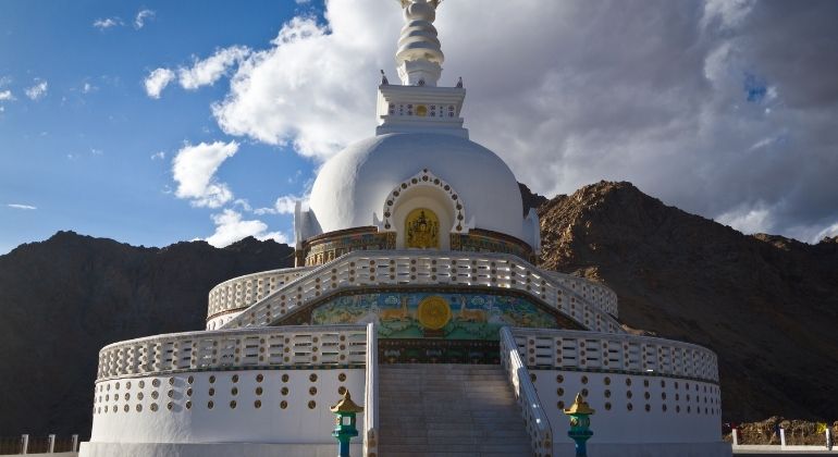 shantiStupa2
