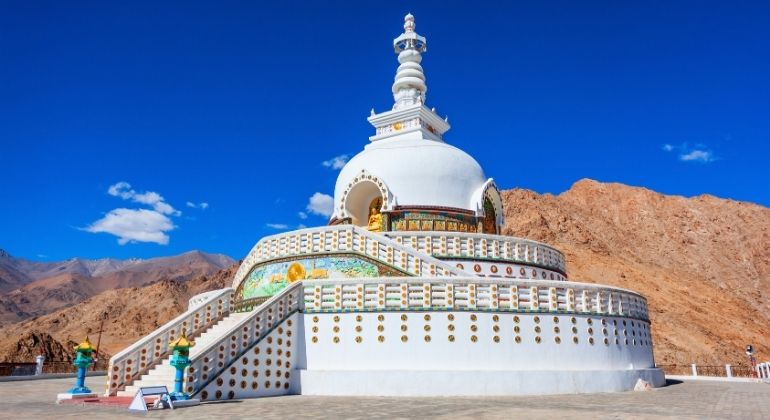 shantiStupa4