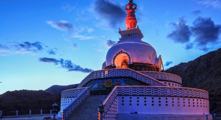 shantiStupa5